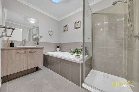 Property photo of 14 Artfield Street Cranbourne East VIC 3977