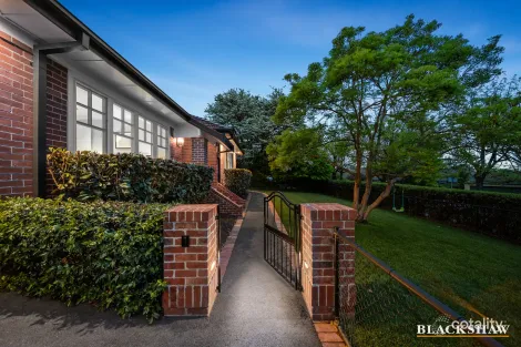 Property photo of 1 Durville Crescent Griffith ACT 2603