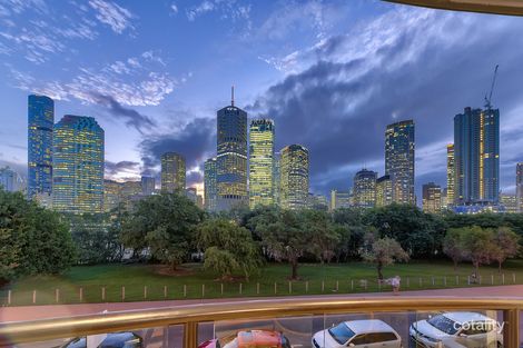Property photo of 308/36 Macdonald Street Kangaroo Point QLD 4169