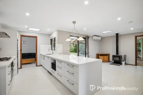 28 Barwon St, Lesmurdie, WA 6076