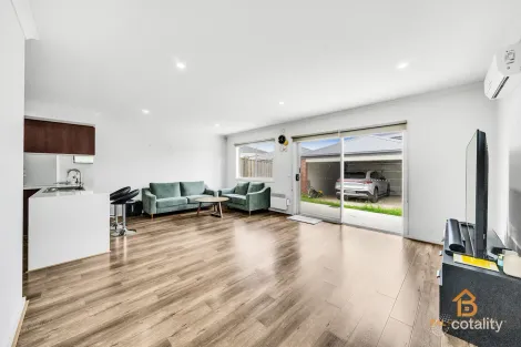 Property photo of 2 Oxbow Walk Truganina VIC 3029