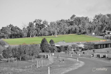 104 Alexandra Way, Table Top, NSW 2640