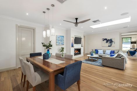 Property photo of 129 Thompson Crescent Research VIC 3095