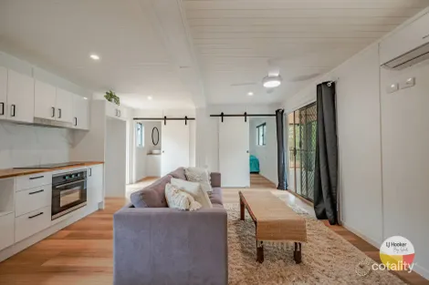 31 Cunningham Ave, Russell Island, QLD 4184