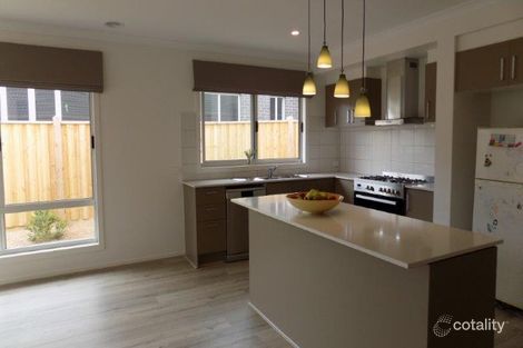 Property photo of 3 Winlaton Way Woodend VIC 3442