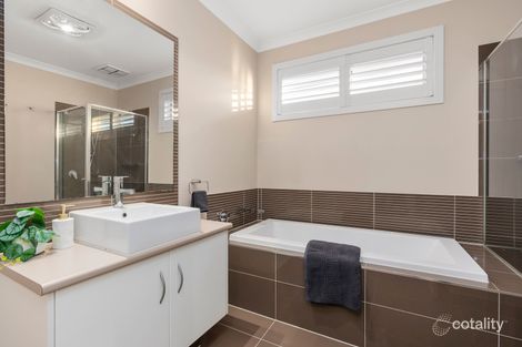 Property photo of 11 Gravillia Grove Wantirna South VIC 3152
