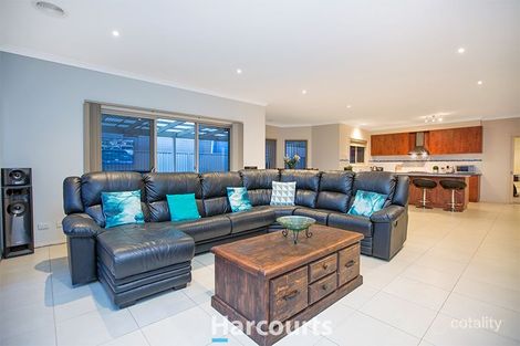 Property photo of 15 Wonboyn Close Pakenham VIC 3810