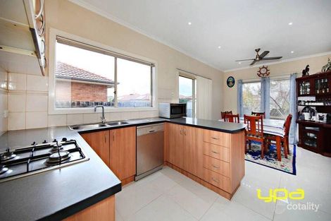 Property photo of 11 Durack Circuit Taylors Hill VIC 3037