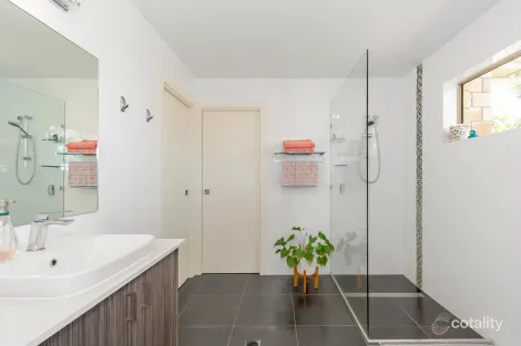 Property photo of 1/19 Beerwah Street Pacific Pines QLD 4211