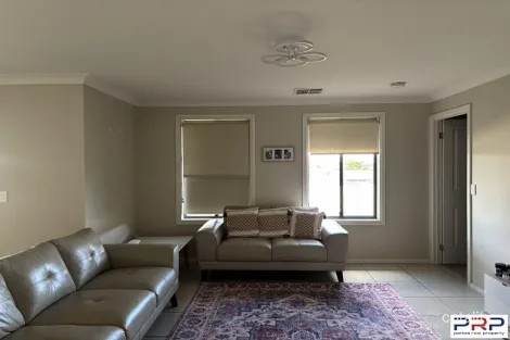 Property photo of 9 Vaucluse Place Parkes NSW 2870