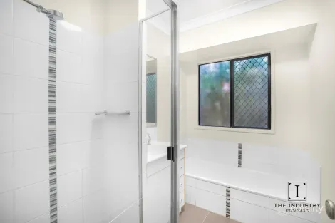 Property photo of 5 Conway Close Bentley Park QLD 4869