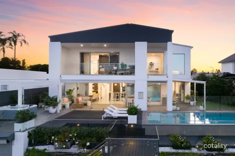 54 FITZWILLIAM ST, CARRARA, QLD 4211