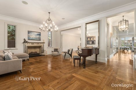 Property photo of 2 Pearson Grove Caulfield North VIC 3161