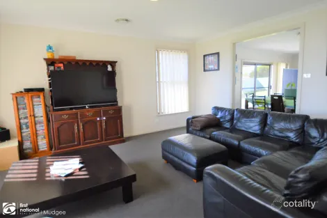 Property photo of 10 Hennessy Place Mudgee NSW 2850