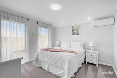 Property photo of 17 Highcliffe Circle Lakelands WA 6180