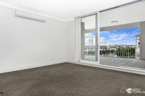 Property photo of 402/15-17 Peninsula Drive Breakfast Point NSW 2137