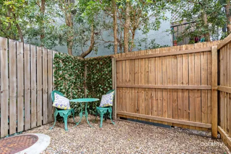 Property photo of 2/498 Wynnum Road Morningside QLD 4170