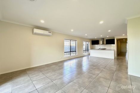 Property photo of 5 Tundra Esplanade Werribee VIC 3030