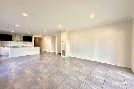 Property photo of 5 Tundra Esplanade Werribee VIC 3030