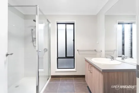 Property photo of 14 Augus Drive Thornhill Park VIC 3335