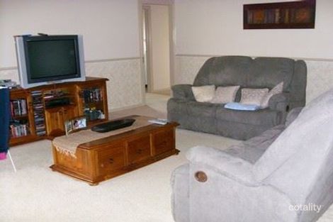 17 Scotsdale Dr, Cranbourne East, VIC 3977