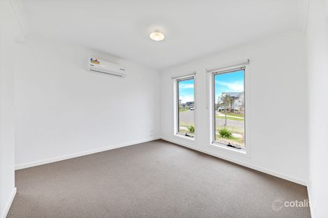 Property photo of 8 Lucille Road Point Cook VIC 3030