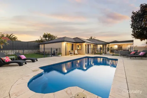 10 Grantala Cl, Ocean Reef, WA 6027
