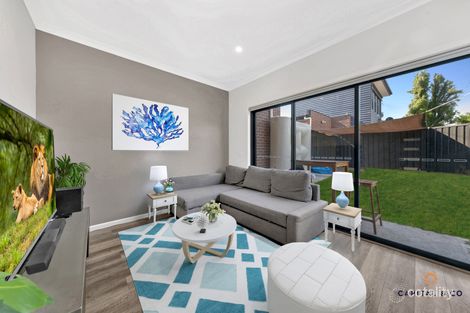 Property photo of 2/124 Rathcown Road Reservoir VIC 3073