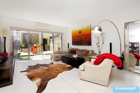 Property photo of 8 Kensington Street Caroline Springs VIC 3023