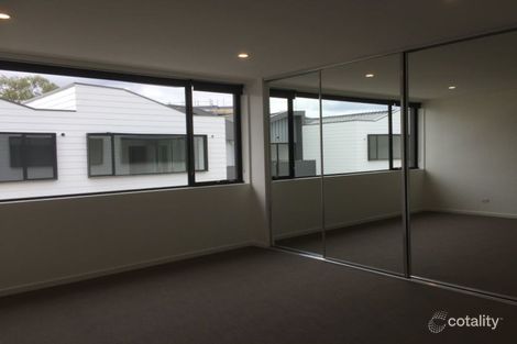 Property photo of 40 Sharp Circuit Mill Park VIC 3082