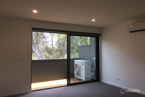 Property photo of 40 Sharp Circuit Mill Park VIC 3082