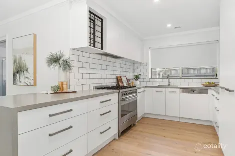 Property photo of 36 Caversham Drive Mornington VIC 3931