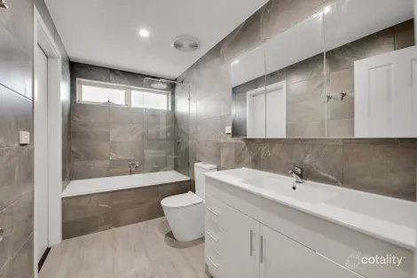 Property photo of 16 Kenmore Court Frankston VIC 3199