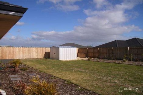 Property photo of 102 Barton Drive Australind WA 6233