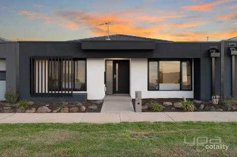 Property photo of 22 Centralpark Walk Strathtulloh VIC 3338