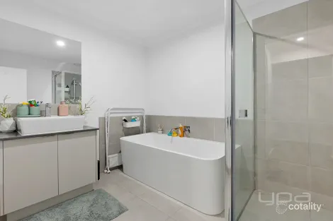 Property photo of 22 Centralpark Walk Strathtulloh VIC 3338