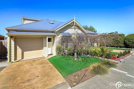 2/150 Avebury Dr, Berwick, VIC 3806