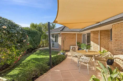 Property photo of 24 Rembrae Drive Green Point NSW 2251
