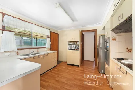 Property photo of 135 The Parkway Bradbury NSW 2560