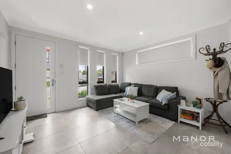 Property photo of 12 Calamvale Glade Riverstone NSW 2765