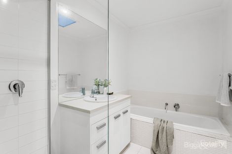 Property photo of 6 Ringtail Circuit Maidstone VIC 3012
