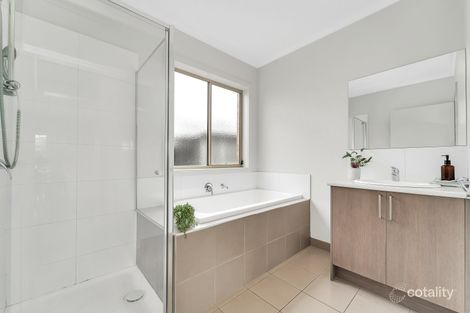 Property photo of 37 Kinglake Drive Manor Lakes VIC 3024