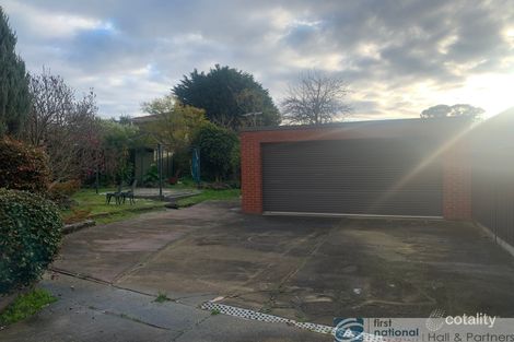 Property photo of 15 Calrossie Close Endeavour Hills VIC 3802