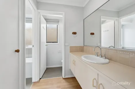 Property photo of 12 Whipbird Close Werribee VIC 3030