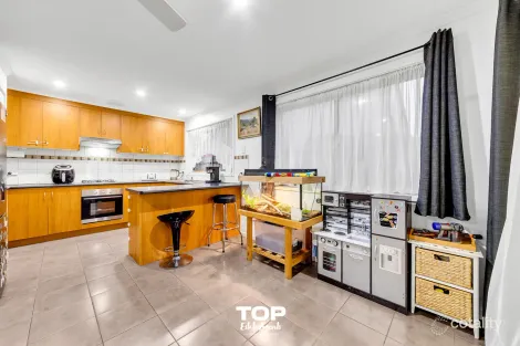 Property photo of 1/30 Jasa Crescent Cranbourne West VIC 3977