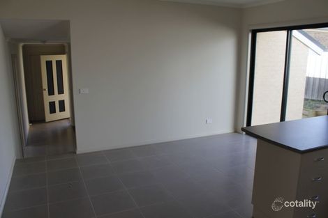 Property photo of 19 Kathryn Close Pakenham VIC 3810