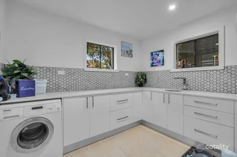 Property photo of 16 Grandview Parade Hill Top NSW 2575