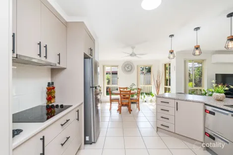 Property photo of 8 Ladbroke Crescent Urangan QLD 4655