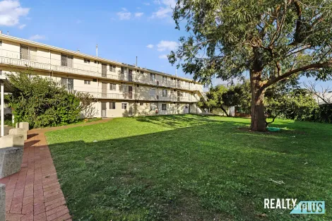 4/3 Burgundy Cres, Spearwood, WA 6163
