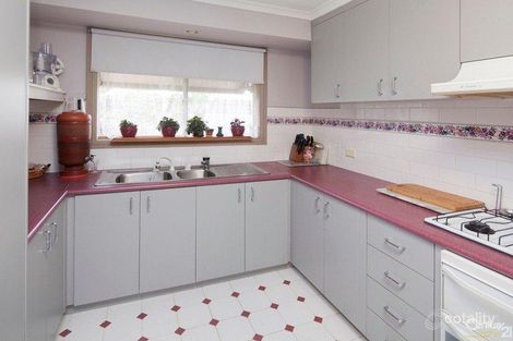 Property photo of 7 Holt Place Pakenham VIC 3810